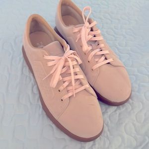 Under Armour Sneakers